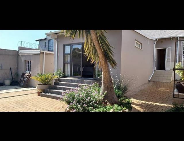 3 BEDROOM HOUSE FOR SALE IN KENSINGTON